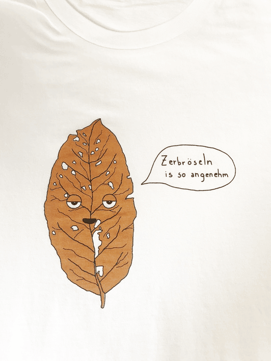Blatt T-Shirt: "Zerbröseln is so angenehm" von Stefanie Sargnagel