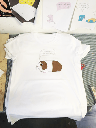 Meerschweindi T-Shirt "Ich kann Menschen nicht ernst nehmen" von Stefanie Sargnagel